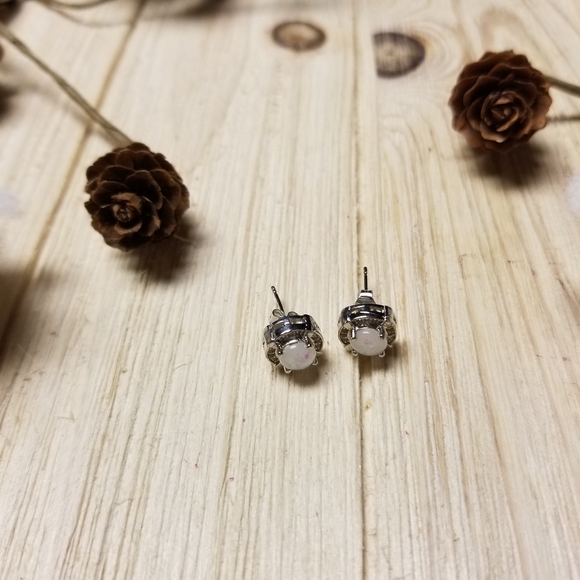 Beautiful round 925 sterling SILVER White Fire Opal stud - Picture 6 of 9